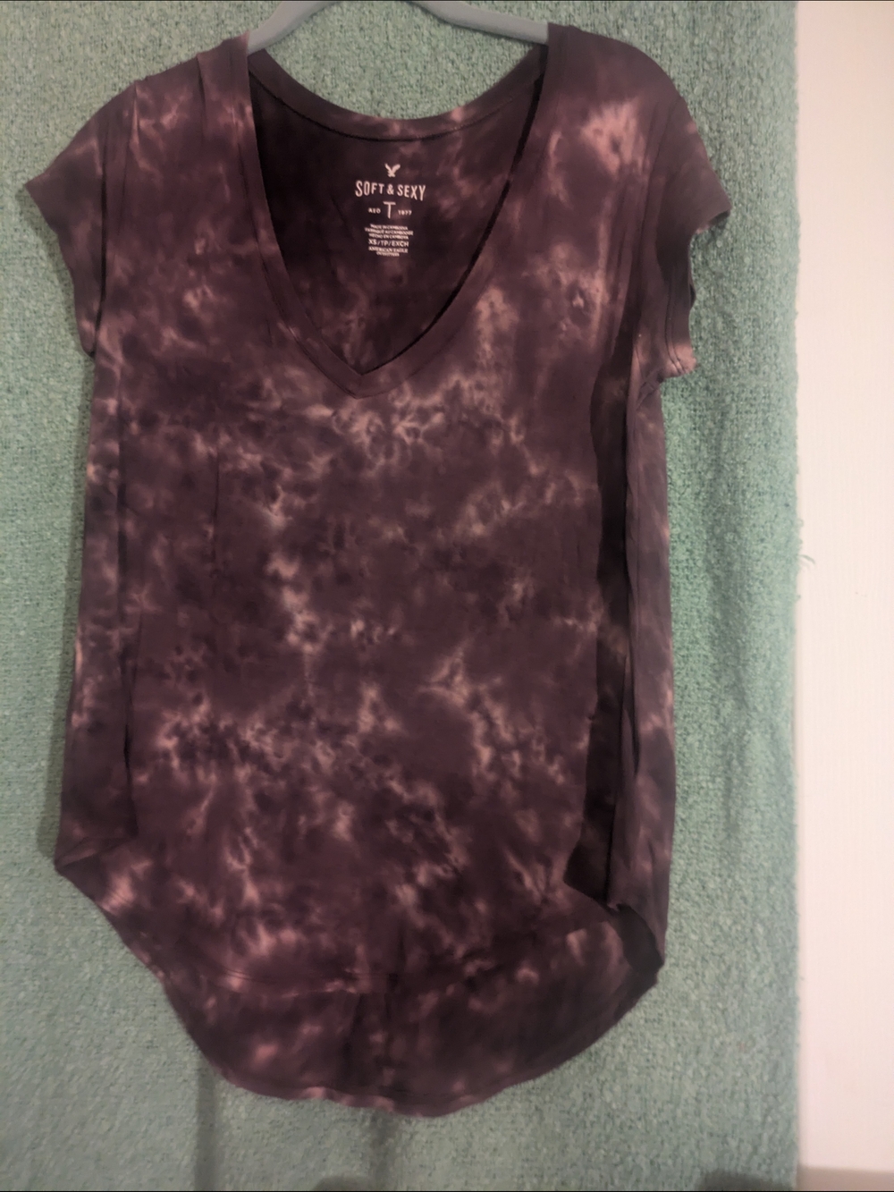 American Eagle Outfitters Purple Tie-Dye V-Neck Tee